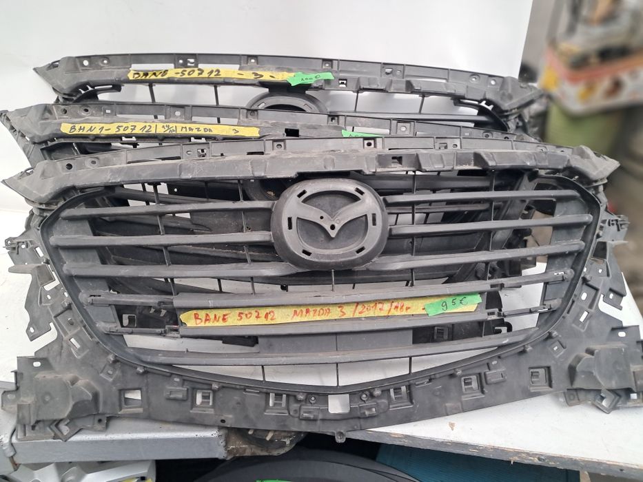 Грил решетка Mazda 3 2016/2020г
