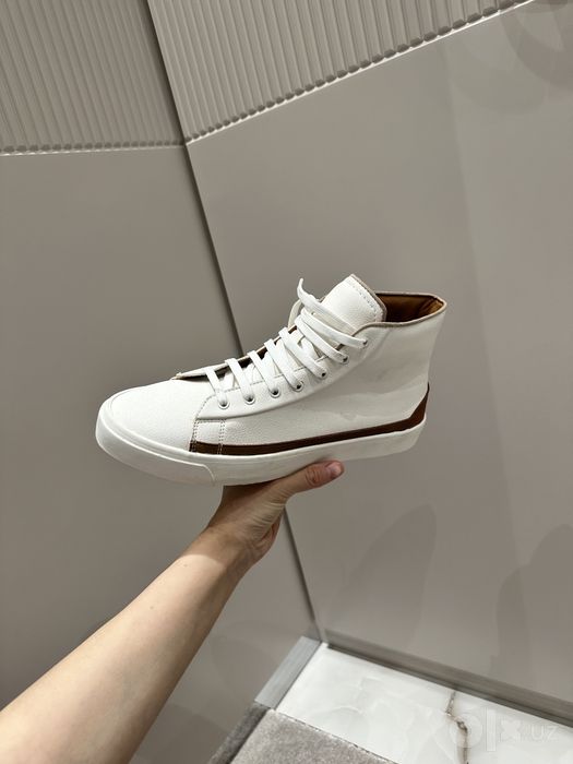 Кроссовки, кеды. Zara 43 размер. Новые с подарочным пакетом.