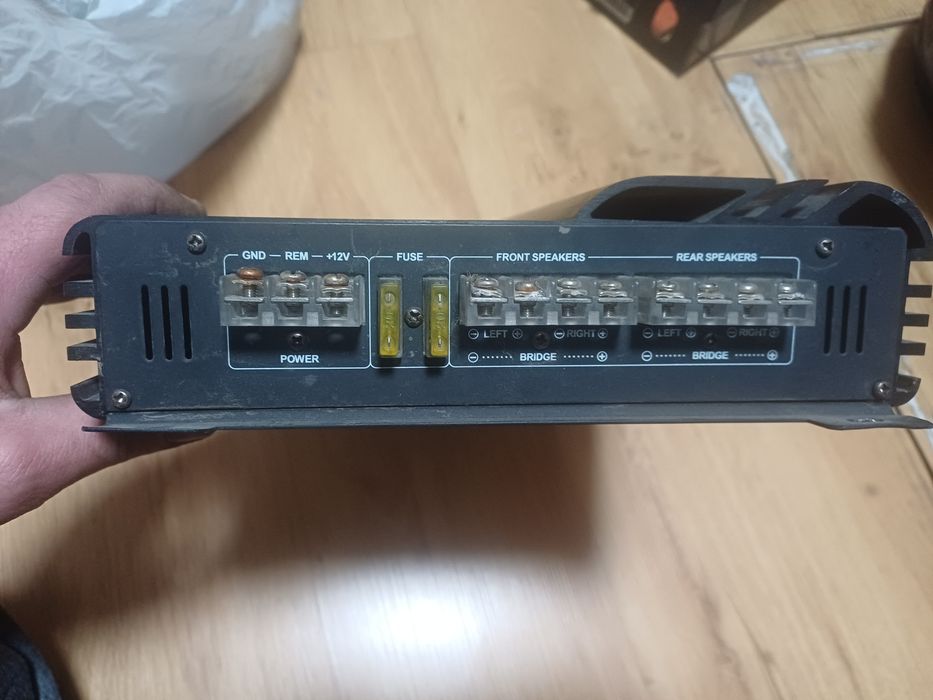Продам усилитель в авто