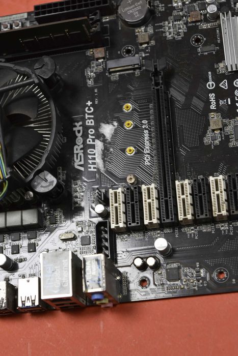 Дънна платка Asrock H110 Pro BTC + 4 GB DDR4 + Intel Celeron G3950 + Cooler - в кутия