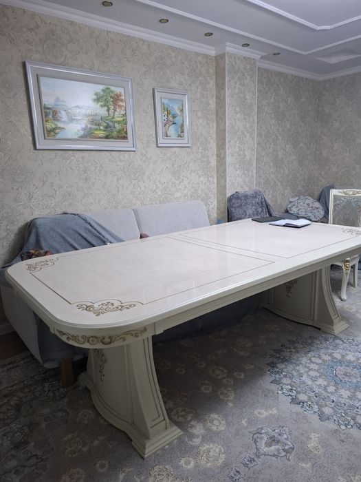 Продам стол для гостиной