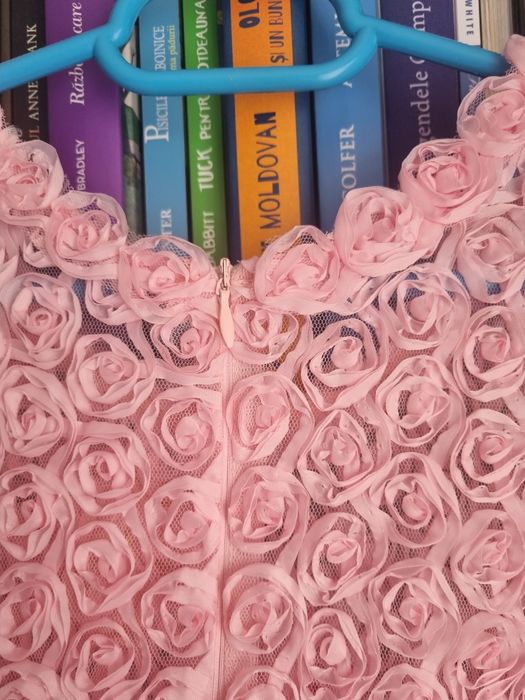 Rochie eleganta arata foarte bine!