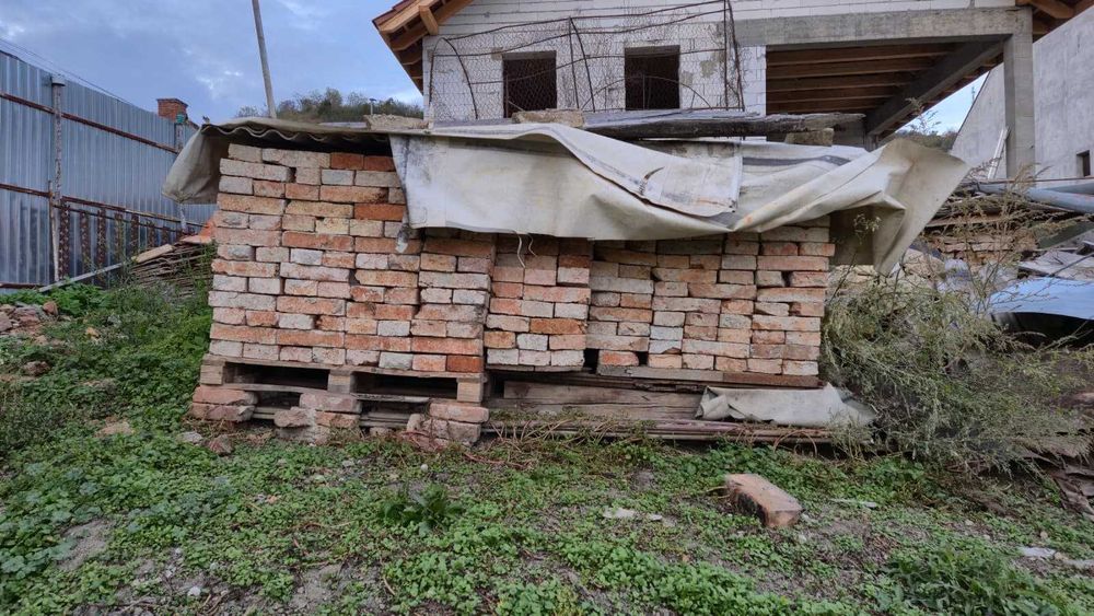 Caramida de vanzare, stare foarte buna!