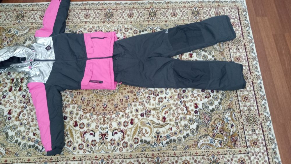 Продам зимний костюм на девочку