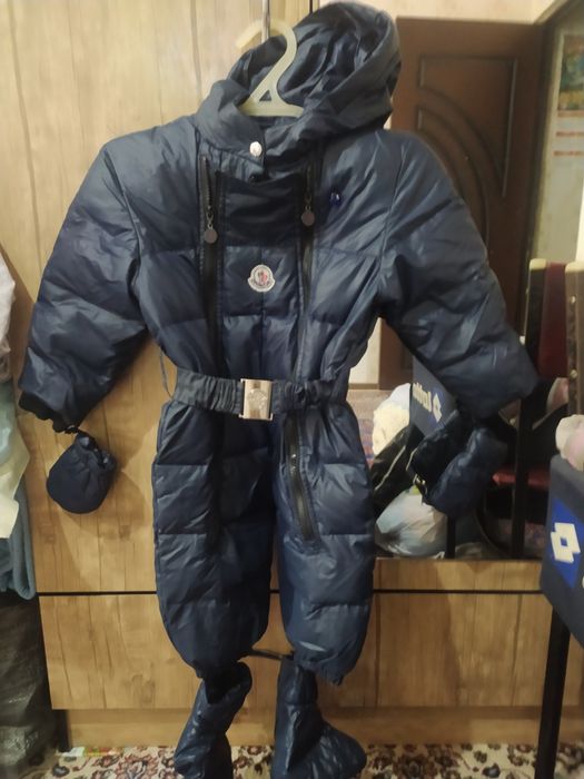 Продам детскую комбинезон MONCLER