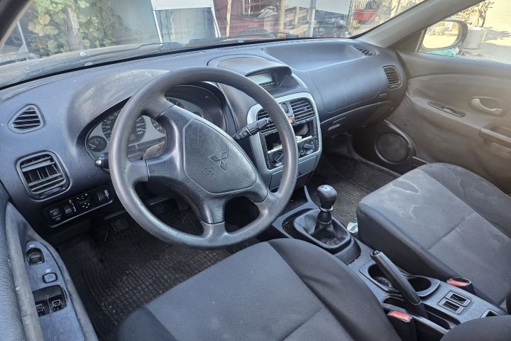 Bara fata Mitsubishi Carisma 2002 1.6 MT (103 hp)