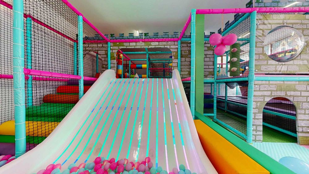 Loc de joaca spatiu de joaca labirint modular