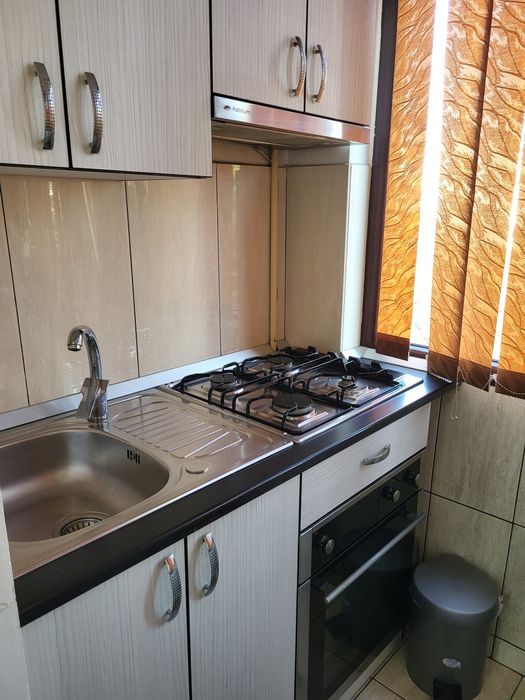 Inchiriez apartament cu 2 camere.