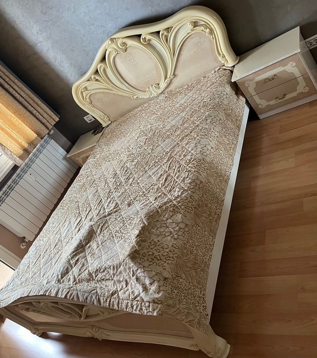 Спалня + нощни шкафчета + поматрачна  рамка - Италия - 700 лв.