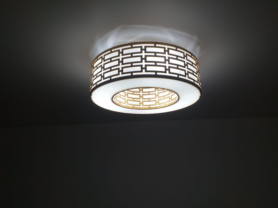 Продам люстру новую. Versace