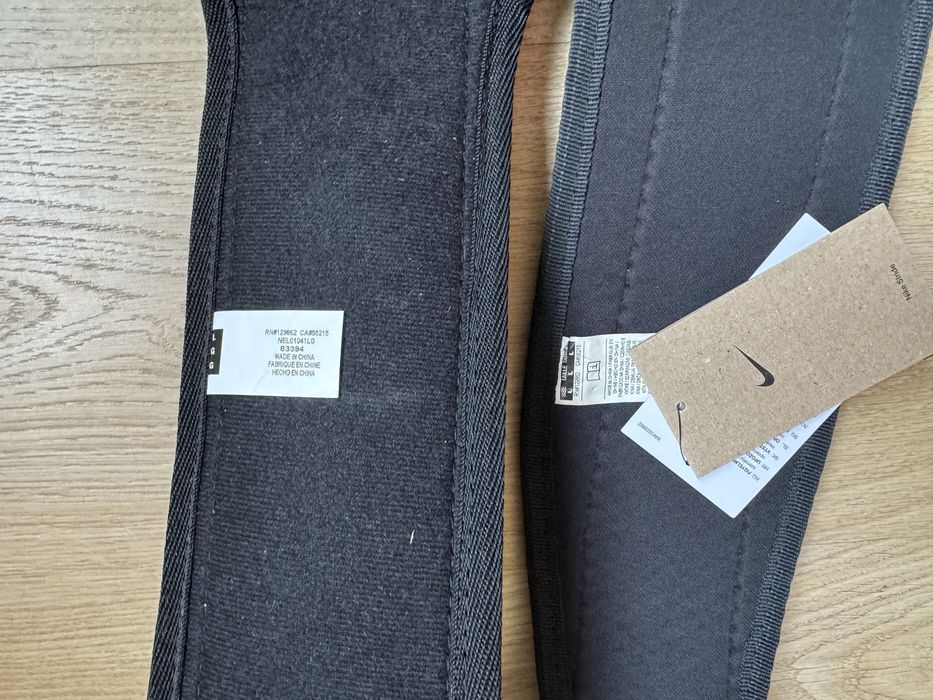 Nike черни колани за силови тренировки Nike Strength Training Belt 2.0