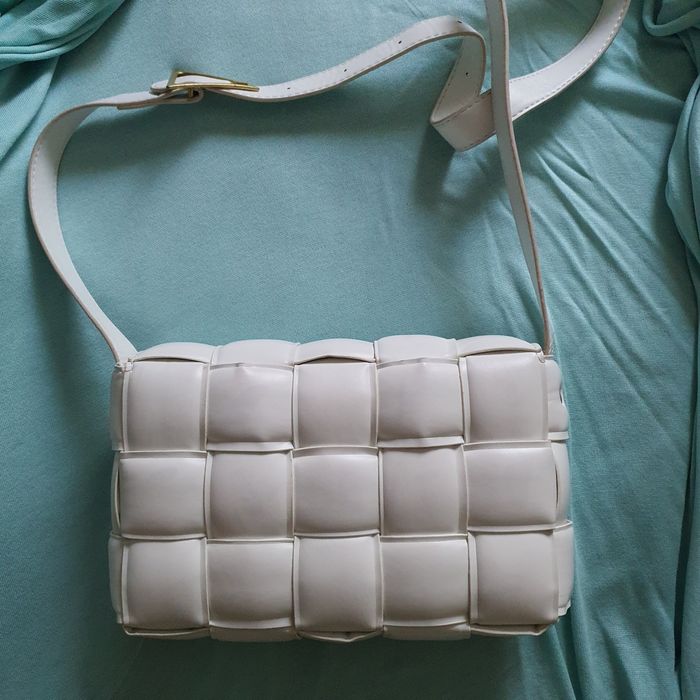 Geanta Bottega Veneta alba padded cassette