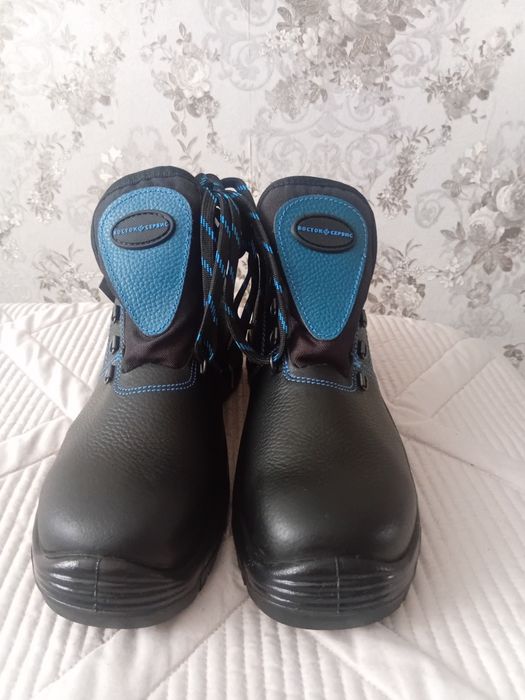 Продаётся спецобувь новая