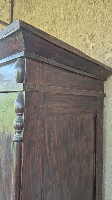 Продам раритетный шкаф