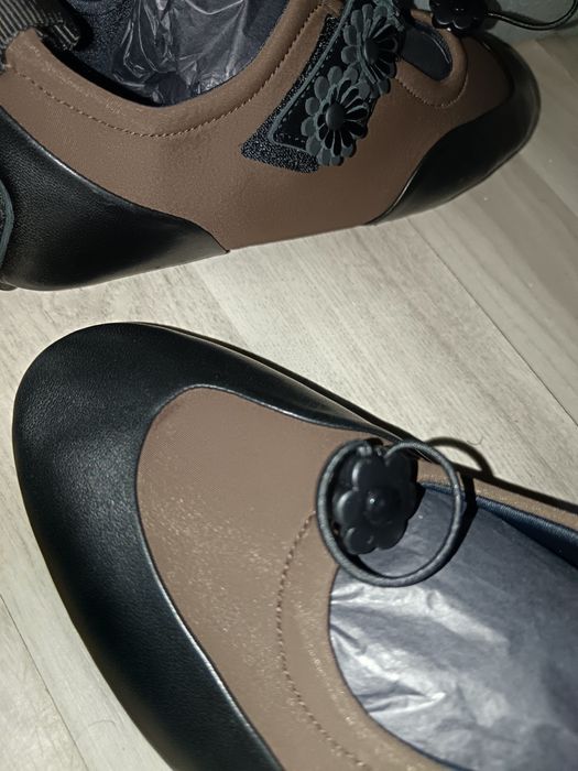 Pantofi Mary Jane stil Designer 

Sunt niște pantofi Mary