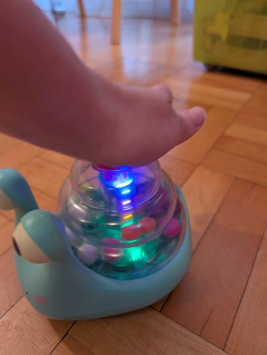 Melc cu lumini si bile saltarete, +6 luni, Btoys.
