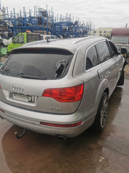 dezmembrez audi Q7 4L 3.0tdi/capota audi q7/usa audi q7/far audi q7