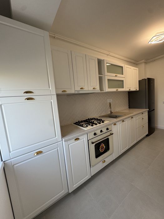 Inchiriez apartament!
