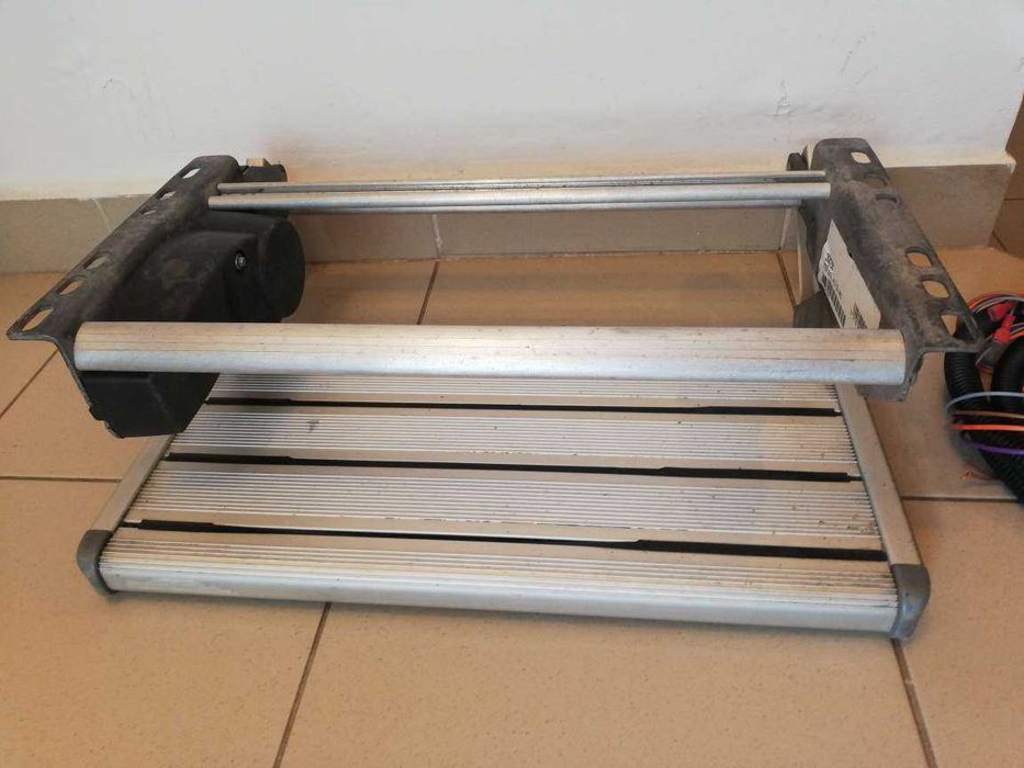 Thule 12V simpla treapta electrica rulota aluminiu