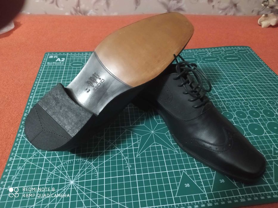 Туфли строгие под кастюм кожаная подошва чепраг Италия