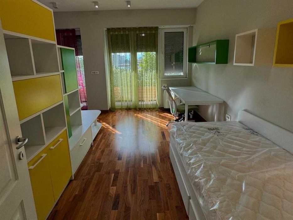 Дава се под наем Многостаен апартамент в Пловдив, Кършияка - 97 кв.м за 464.1 € - Снимка #8