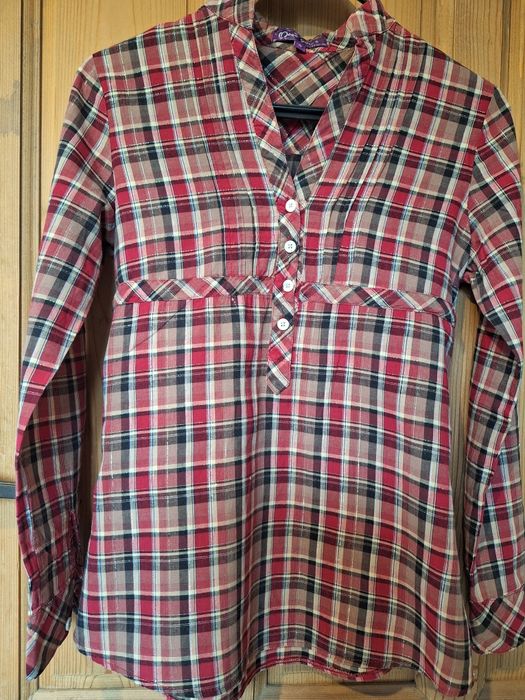 Прекрасна каре дамска риза с лъскава нишка употребявана без забележки