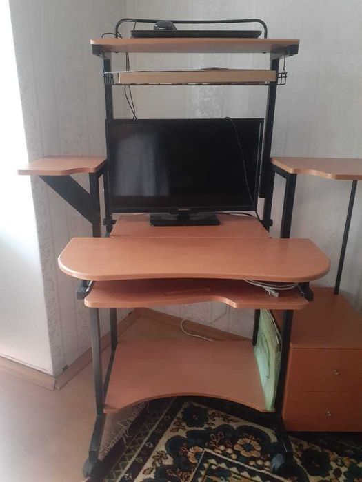 Продам компьютерный столик