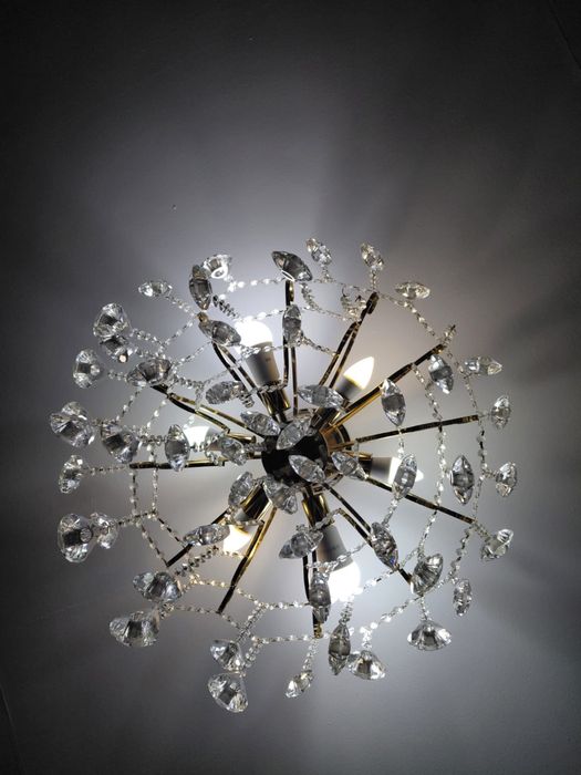 Продам срочно люстру