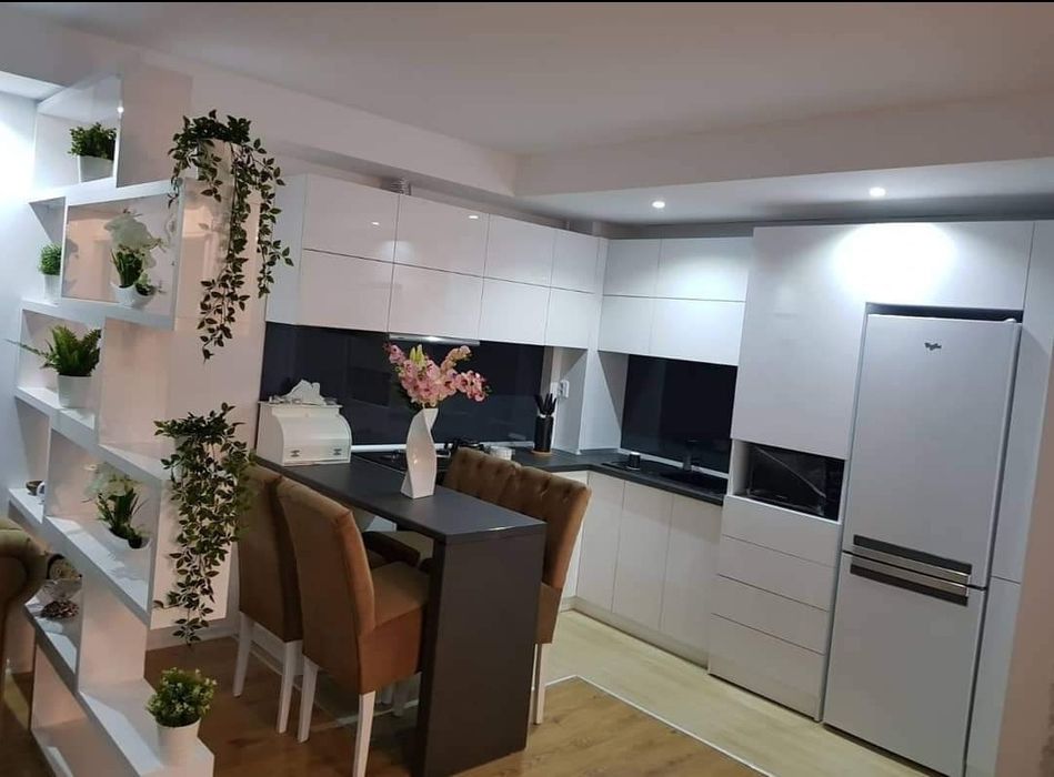 Bucatarie realizata din mdf lucios