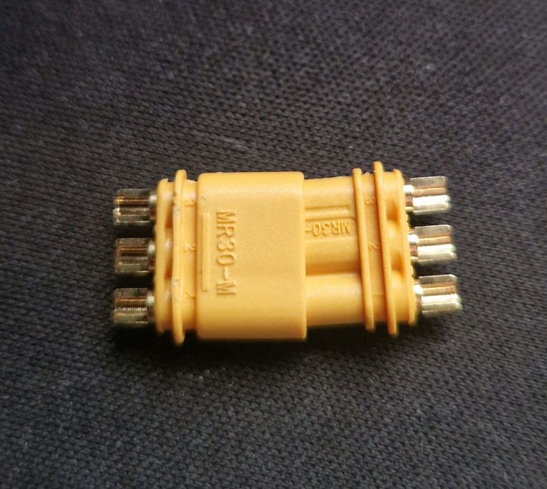 Оригинални конектори Amass MR30 (30A) с капачки - Нови