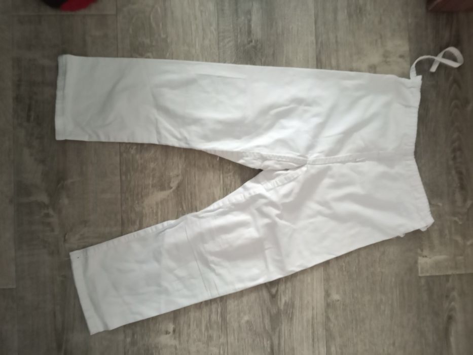 Продам кимоно карате и дзюдо