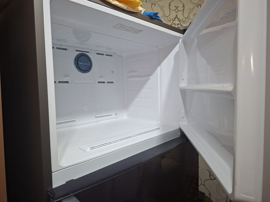 Холодильник 300 000тг