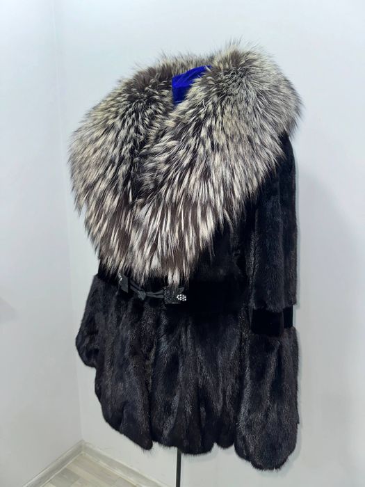 Скидка.Натуралтная норковая шуба с воротником из чернобурки