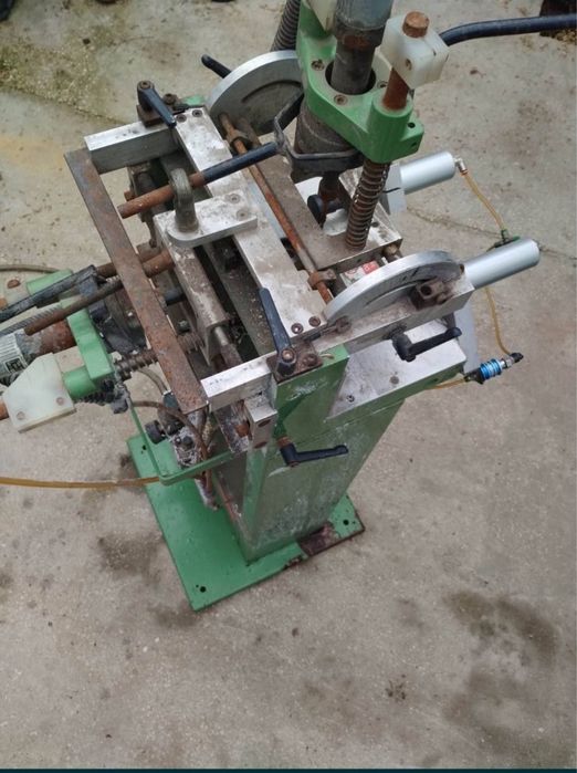 Двойно дискова пневматична машина за ъгли дограма индустрия