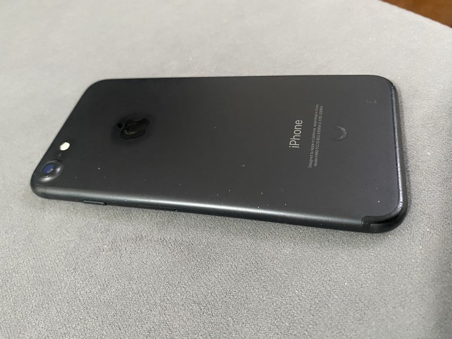 Продам Iphone 7 black 32gb