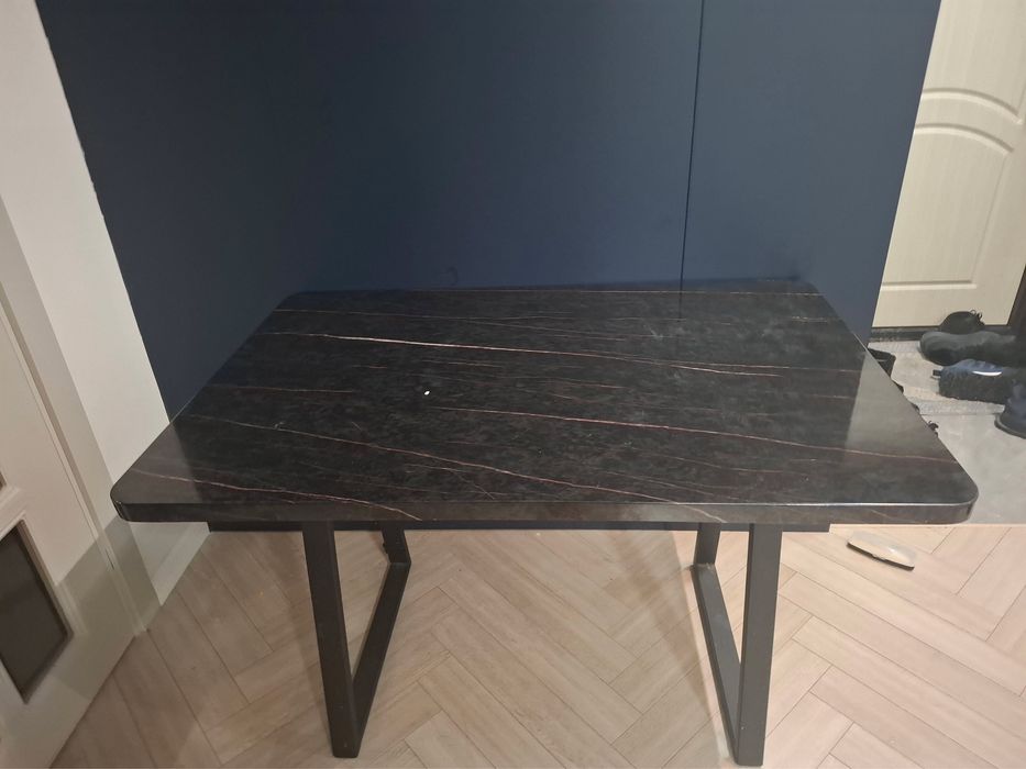Продам кухонный стол
