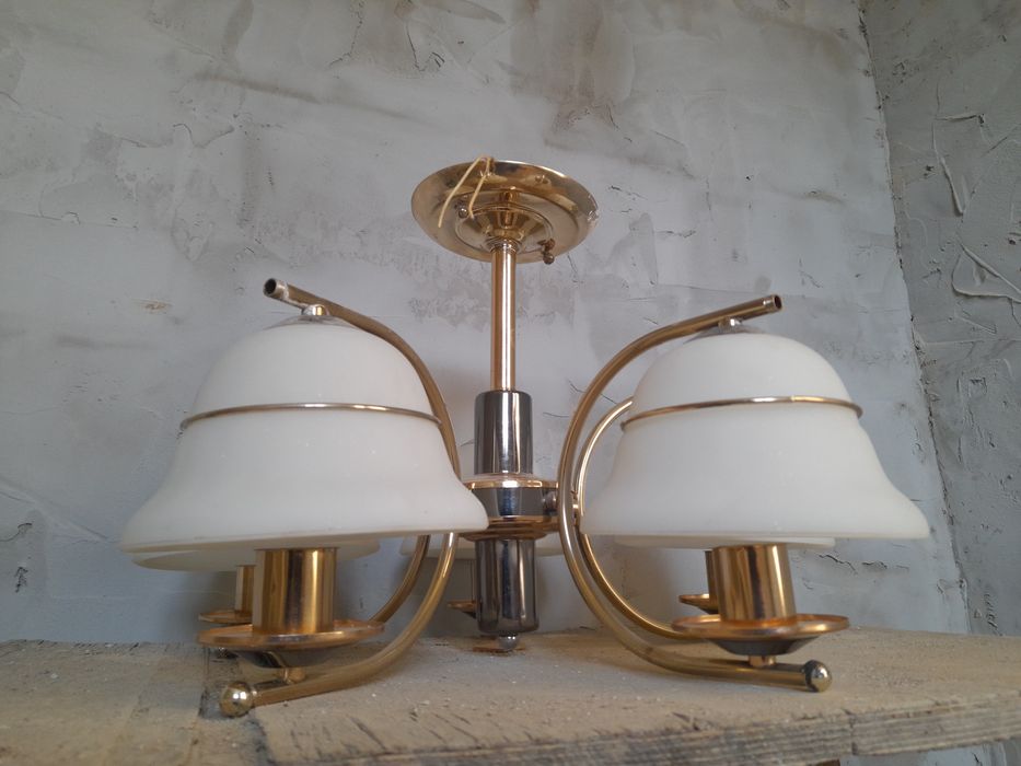 Продам люстра потолочный.