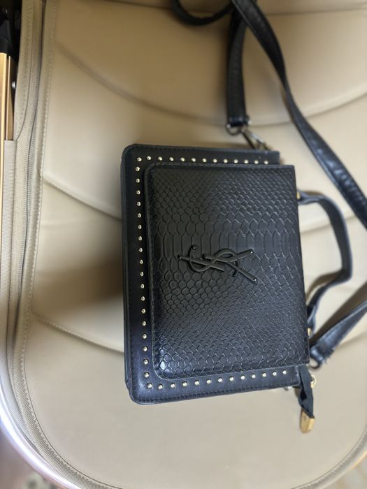 Ayollar sumkasi Saint Laurent