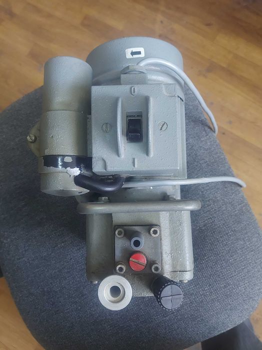 продам вакуумный насос ЧССР