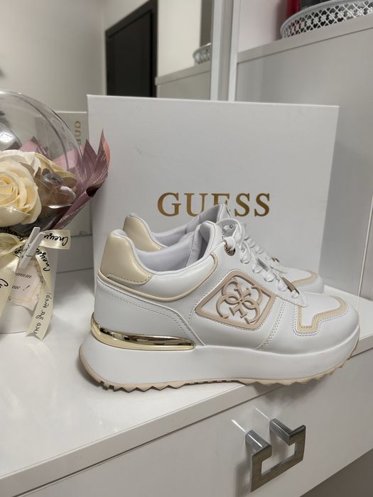 Дамски кецове GUESS 39номер