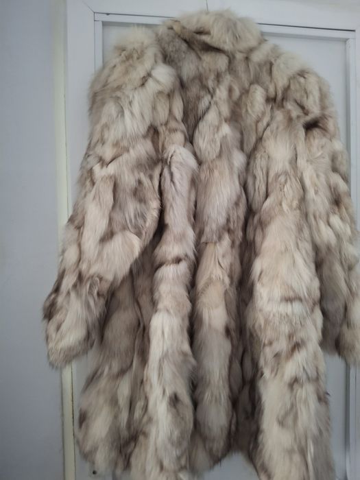 Vând haina de vulpe