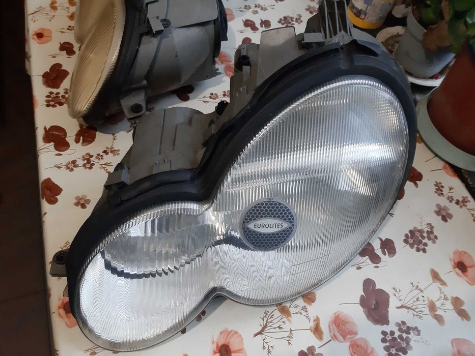 Faruri UK(volan pe dreapta) C class w203 2000-2004