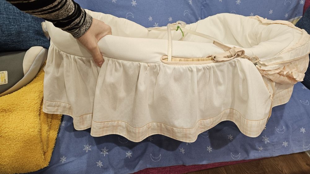 Бебешко кошче на колелца