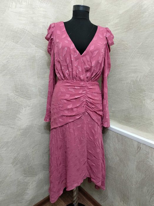 Продаю платье с драппировкой