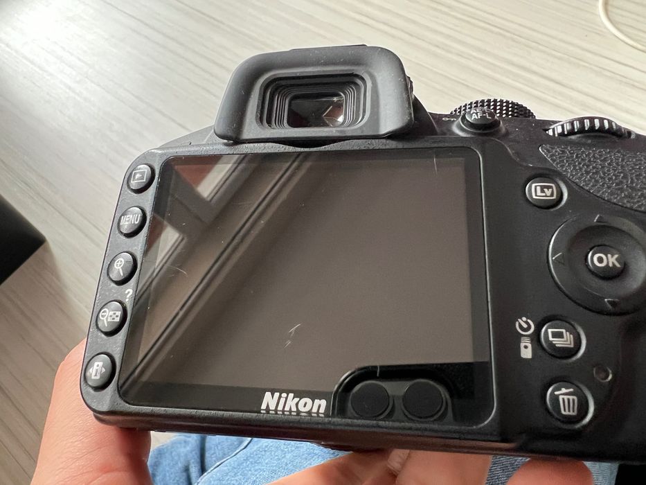 Фотоапарат Nikon D3200 с обектив