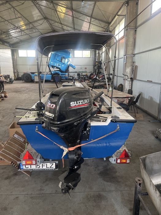 Barca fibromarine 5 m motor suzuki