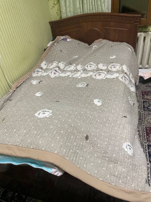 Продаю кровать 1,5 с матрасом