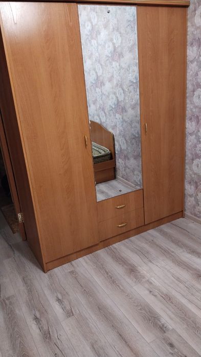 Продам Шкаф,Кравать в подарок