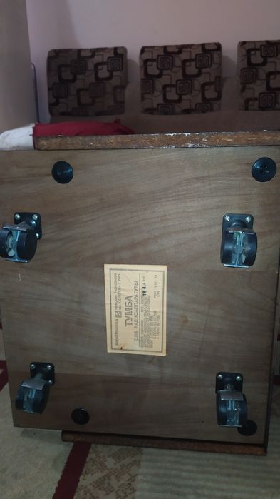 Продам Сотилади Тумба для Радиотехники почти новая