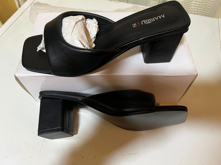 Vând saboți si papuci